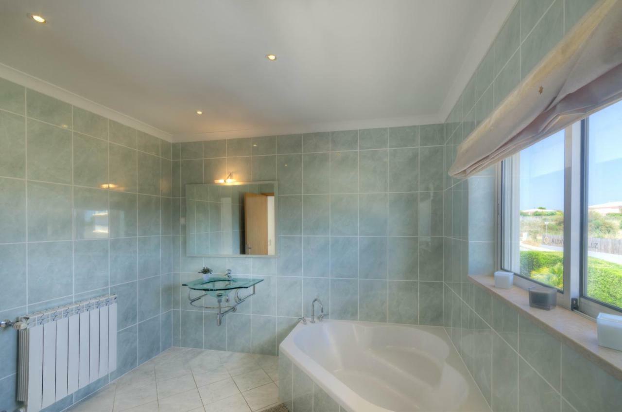 Villa Montanha, Luxury Coastal Villa, With Swimming Pool, Loungers And Alfresco Dining, 10 Min Walk To The Beautiful Praia Da Luz Beach, Shops, Bars And Restaurants! Dış mekan fotoğraf
